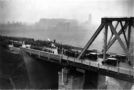 Opening van de brug over de Waal bij Zaltbommel, 1933. Stadskasteel Zaltommel
